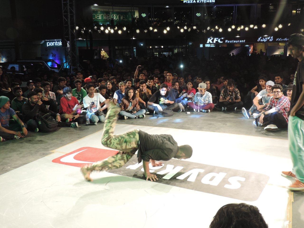 Tap your feet, B-boy on every beat as Spykar presents Freeze 2015