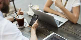 Freelancing v/s Full-Time: Weighing out the pros and cons