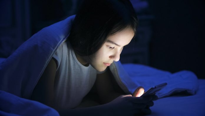 everyday habits damaging your eyes