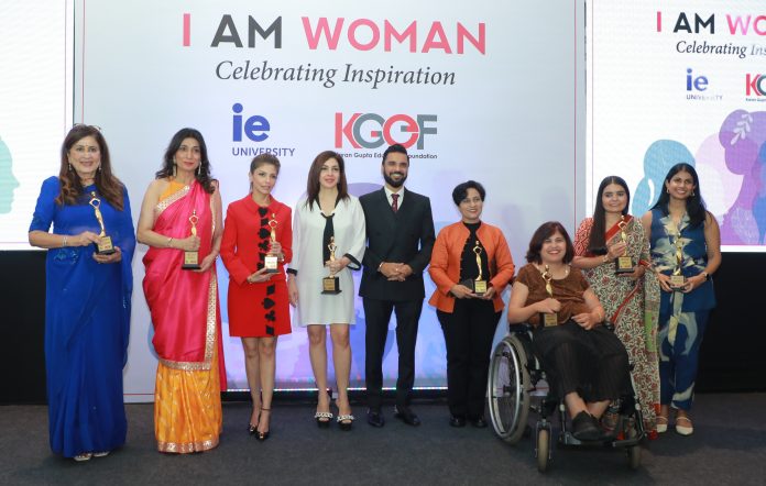 I AM WOMAN